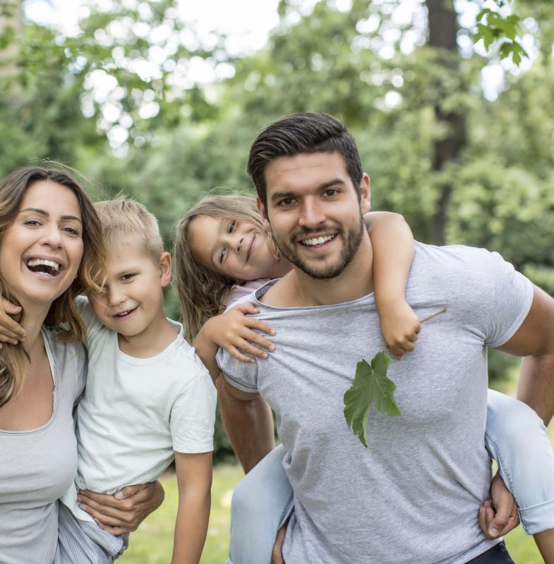 Famille de 2 parents et 2 enfants